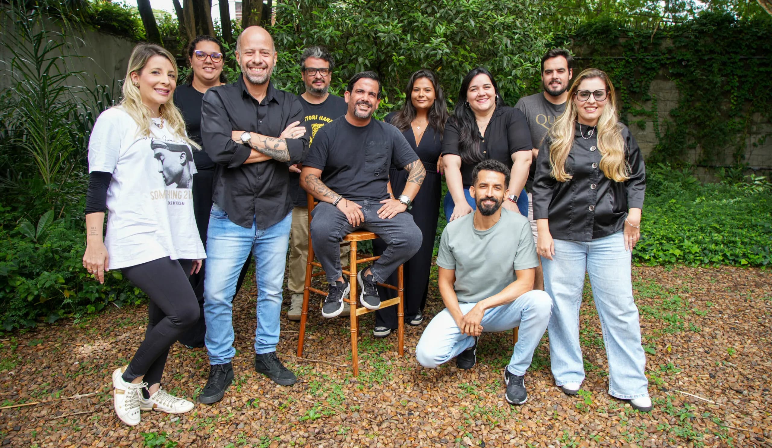 Time da BTO+ reunido ao ar livre